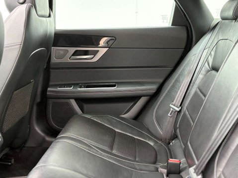 Jaguar XF 2.0 XF R-Sport D AWD Auto 4WD 4dr 48