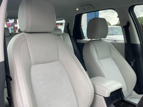 Land Rover Discovery Sport 2.0 TD4 SE 4WD Euro 6 (s/s) 5dr (5 Seat) 19