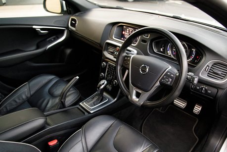 Volvo V40 T2 R-DESIGN EDITION