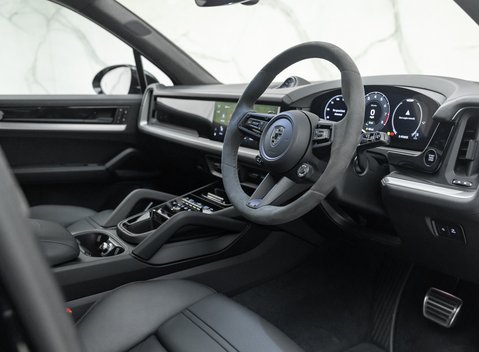 Porsche Cayenne TURBO E-HYBRID 13