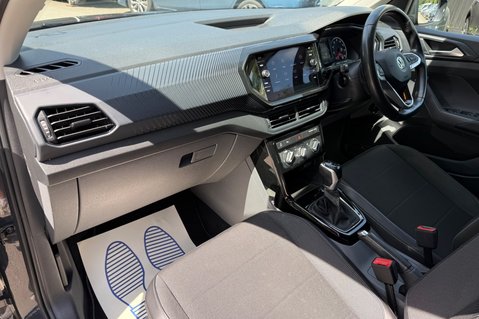 Volkswagen T-Cross SE TSI DSG - ONE OWNER - APPLE CAR PLAY - PARKING SENSORS- FULL SERVICE HIS 23