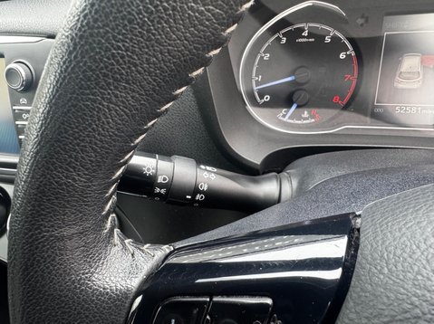 Toyota Yaris VVT-I DESIGN 42