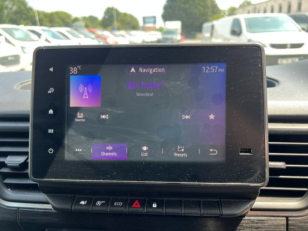 Renault Trafic Crew Cab (SOLD) SWB L1H1 Sport SL28 Air Con Alloys Sensors Tow Bar EURO 6 N 34