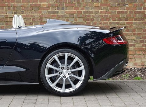 Aston Martin Vanquish Volante 11