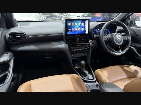 Toyota Yaris Cross PREMIERE EDITION 3