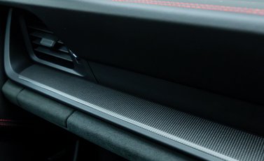 Porsche 911 Carrera 4 GTS (992) 24