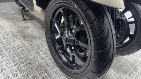 Yamaha Tricity 300 2024 ONLY 443 MILES!! 3 WHEELER TRIKE RIDE ON A CAR LICENCE 300CC 13