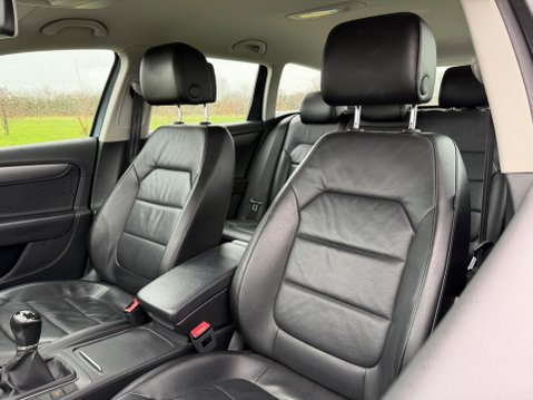 Volkswagen Passat 2.0 TDI BlueMotion Tech Executive Euro 5 (s/s) 5dr 41