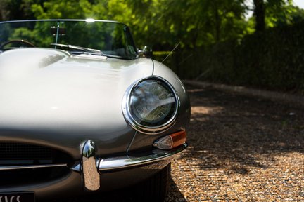 Jaguar E-Type 4.2 Roadster Series 1½ 8