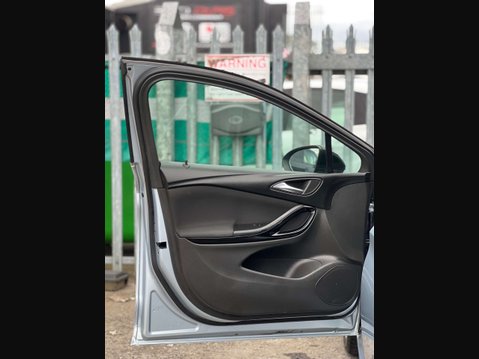 Vauxhall Astra 1.4 Astra SRI 5dr 48