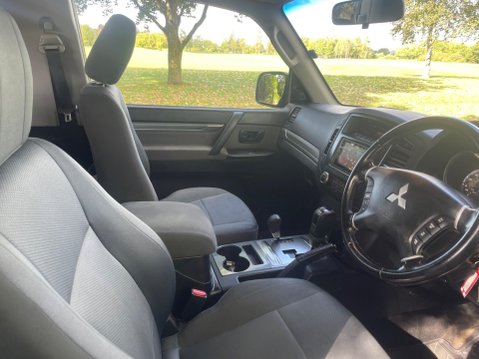 Mitsubishi Shogun 3.2 DI-DC Equippe Auto 4WD Euro 5 3dr SWB 30