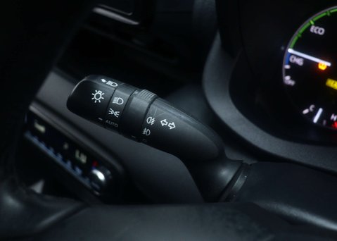 Toyota Yaris 1.5 Yaris Icon HEV CVT 5dr 32