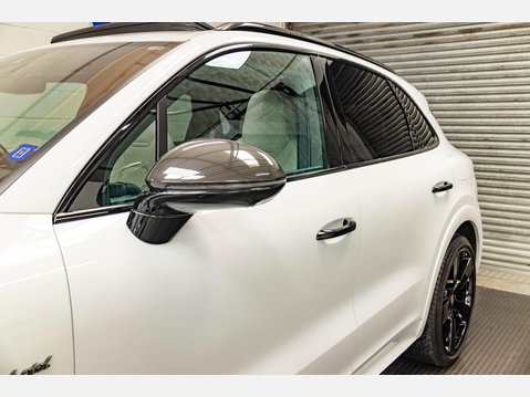 Porsche Cayenne 3.0 V6 E-Hybrid 17.9kWh Platinum Edition TiptronicS 4WD Euro 6 (s/s) 5dr (3 97
