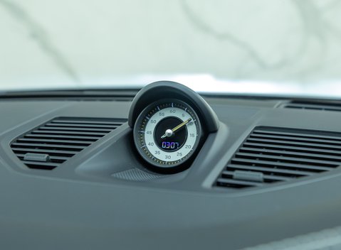 Porsche 911 GT3 TOURING (992) 19