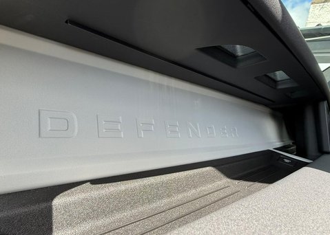 Land Rover Defender 90 3.0 D250 MHEV Hard Top SUV 3dr Diesel Auto 4WD SWB Euro 6 (s/s) (250 ps) 22