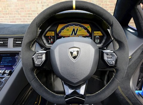 Lamborghini Aventador SV Roadster 8