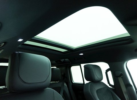 Land Rover Defender 110 V8 11