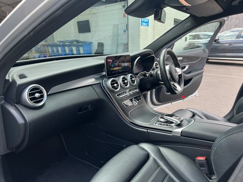 Mercedes-Benz C Class 2.0 C300d AMG Line (Premium) Saloon 4dr Diesel G-Tronic+ Euro 6 (s/s) (245 17