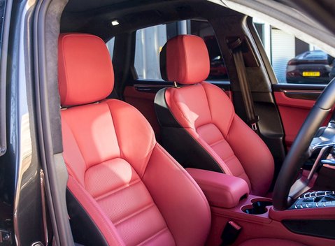 Porsche Macan Turbo 12