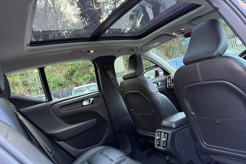 Volvo XC40 B4 INSCRIPTION PRO AWD MHEV - ONE OWNER - PAN ROOF - APPLE CARPLAY  32