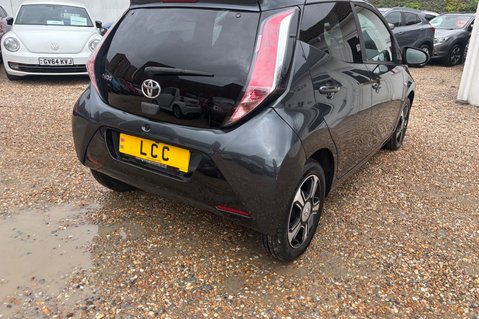 Toyota Aygo VVT-I X-CLUSIV 3.. AUTOMATIC.. FULL LEATHER.. SAT NAV.. REVERSING CAMERA.. 8