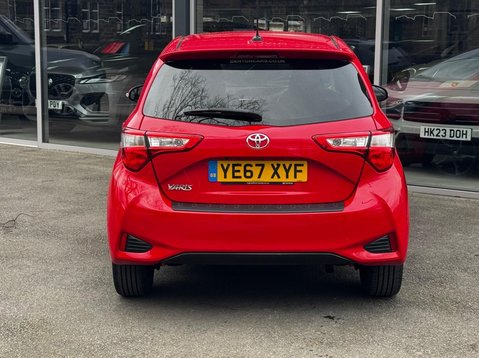 Toyota Yaris VVT-I DESIGN 17