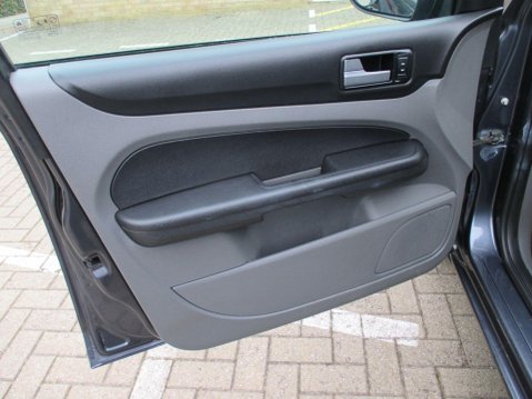 Ford Focus 1.6 Style 5dr 40
