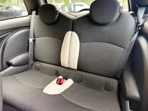 Mini Hatch 1.6 Cooper Camden Euro 5 3dr 12