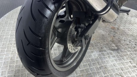 Kawasaki Z ZR750 2005 ONLY 20K NEW MOT SERVICED COMMUTER BIKE 750CC 10