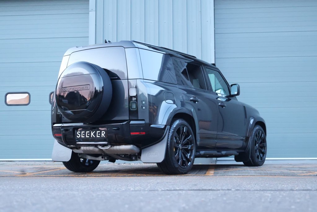 Land Rover Defender 110 2026  MODEL D350 HARD TOP X-DYNAMIC HSE SEEKER STYLED  REAR GENUINE SEATS 10