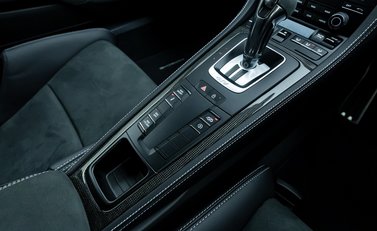 Porsche Cayman GT4 (718) 19