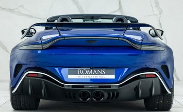 Aston Martin V12 Vantage Roadster 25