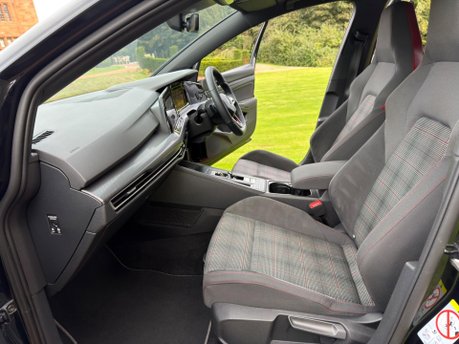 Volkswagen Golf GTI TSI DSG 12