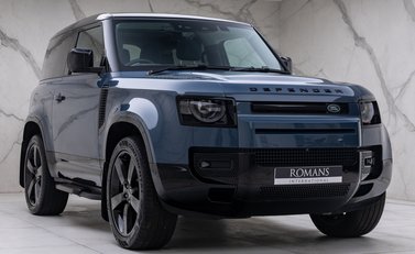 Land Rover Defender 90 D300 X-DYNAMIC HSE 9
