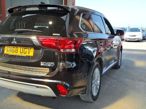 Mitsubishi Outlander 2.4h TwinMotor 13.8kWh 5h CVT 4WD Euro 6 (s/s) 5dr 14