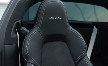 Porsche 911 Targa 4 GTS (992) 8