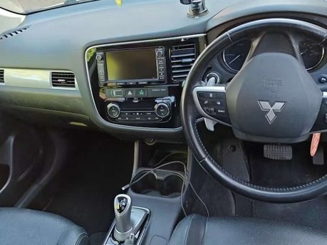 Mitsubishi Outlander 2.0h 12kWh GX4hs SUV 5dr Petrol Plug-in Hybrid CVT 4WD Euro 5 (s/s) (200 ps 25