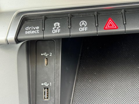 Audi Q3 1.5 TFSI CoD 35 Sport Euro 6 (s/s) 5dr 33