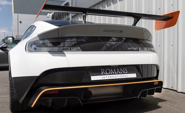 Aston Martin Vantage GT12 23