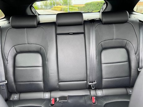 Jaguar F-Pace 2.0 D200 MHEV R-Dynamic SE Auto AWD Euro 6 (s/s) 5dr 35