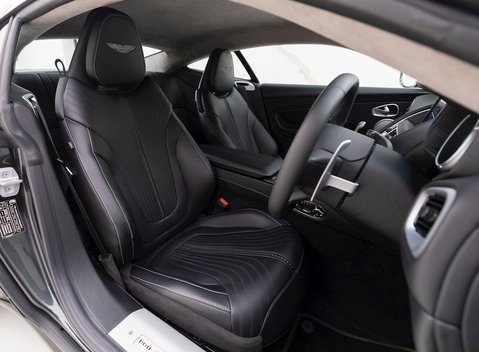 Aston Martin DB11 V8 10