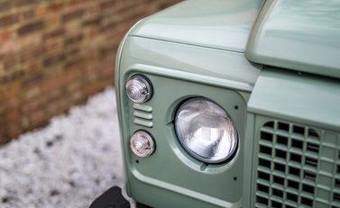 Land Rover Defender 110 Heritage 27