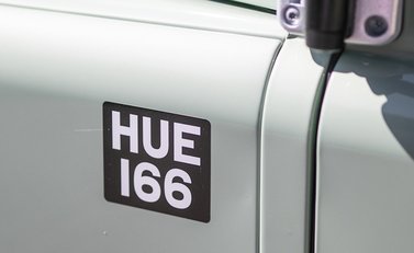 Land Rover Defender 90 Heritage 24