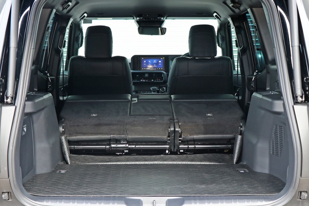 2025 Land Cruiser Commercial 3