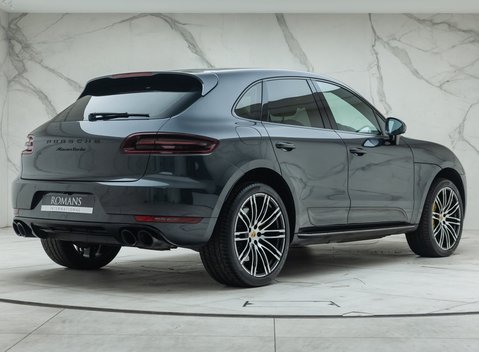 Porsche Macan TURBO 6