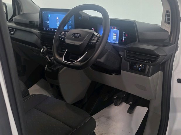 Ford Transit Custom TRANSIT CUSTOM 320 L2 DIESEL FWD 2.0 Eco Blue 136ps H1 Limited 9 Seater 17