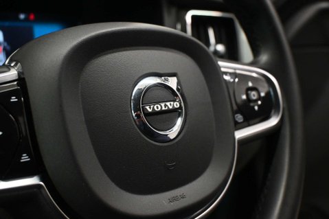 Volvo XC60 2.0 XC60 + B5 MHEV AWD Auto 4WD 5dr 28