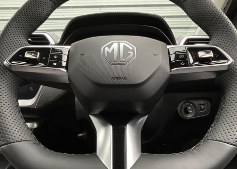 MG ZS 1.5 HYBRID+ TROPHY 22