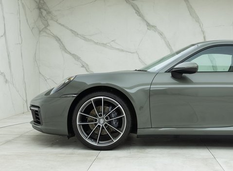Porsche 911 Carrera (992) 25