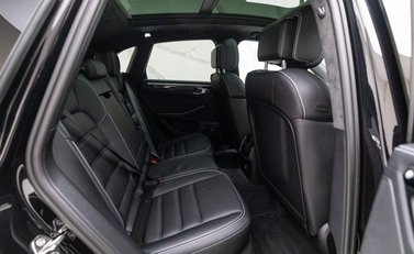 Porsche Macan TURBO PDK 9